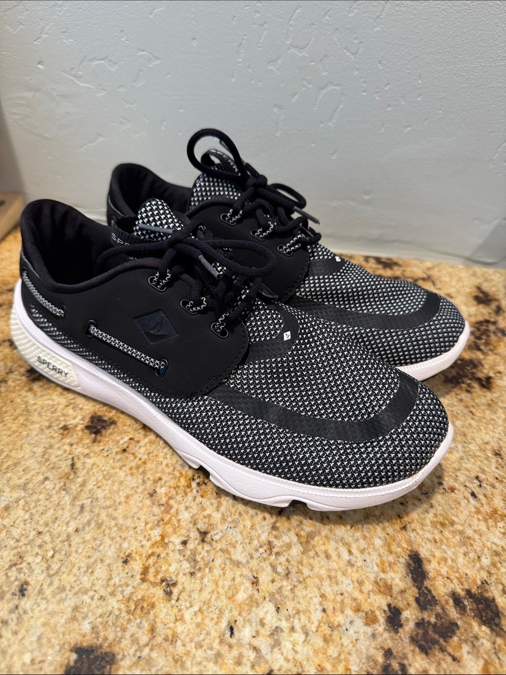 Sperry 7 SEAS Black & White Knit Boat-Style Lace-Up Lightweight Sneakers Shoes